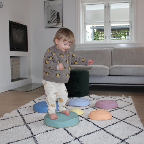 Play with Simone Lucas