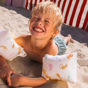 Swim Essentials - Badevinger - Vildt Liv - tumle