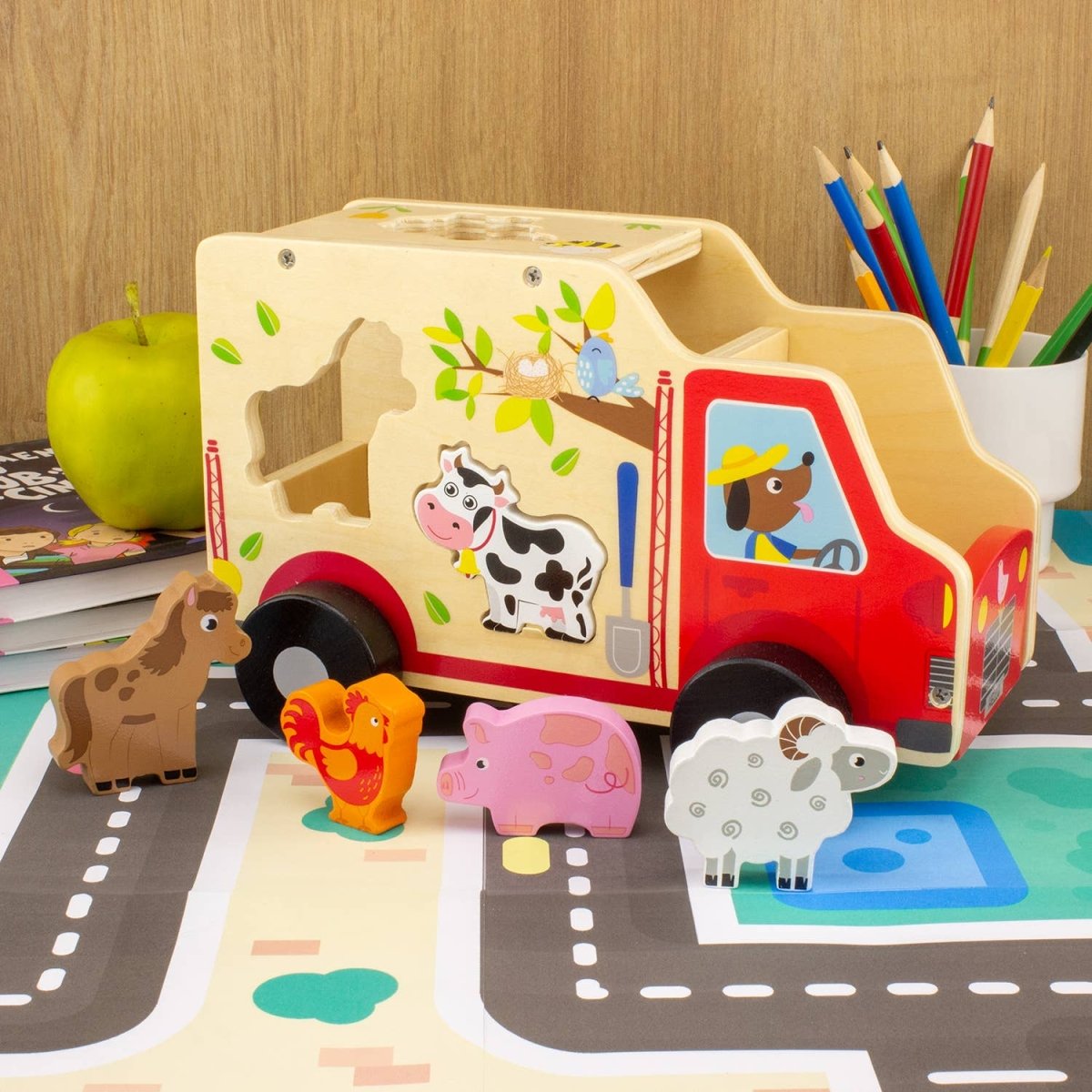 Trælegetøjsbil med dyr - tumle